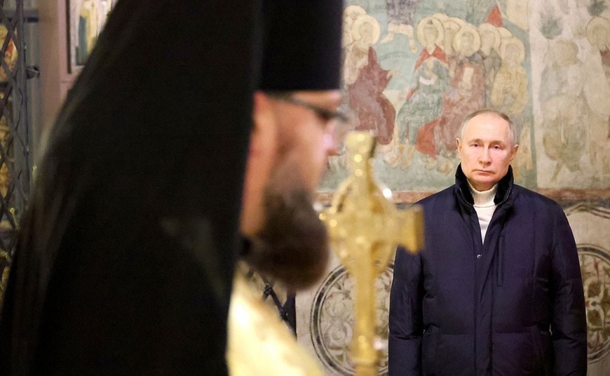 Vladimir Putin, Kremlin’deki katedralde tek başına Noel ayinine katıldı #2