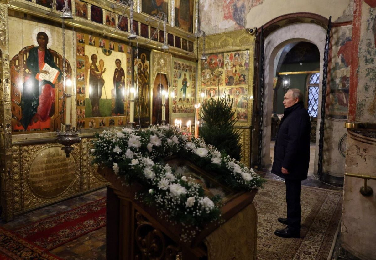 Vladimir Putin, Kremlin’deki katedralde tek başına Noel ayinine katıldı #4