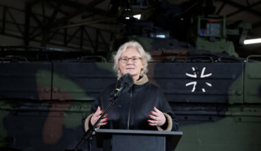 Almanya Savunma Bakanı Christine Lambrecht istifa etti