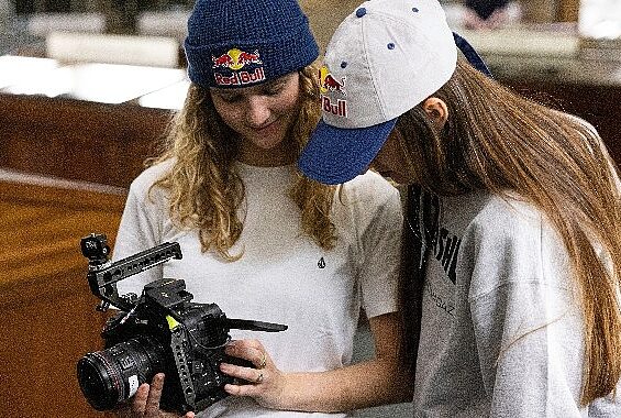 Canon kameraları, Red Bull'un 'Müzede Kaykay Özel Gösterisi'ni ölümsüzleştirdi