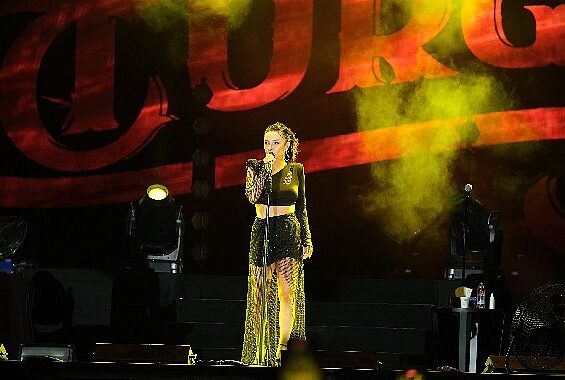 Rock müziğin sevilen isimlerinden Fatma Turgut, önceki akşam Turkcell Vadi'de konser verdi.